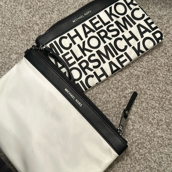 Black-and-white Michael Kors make up bag and wristlet  brand new never used - Picture 1 of 11